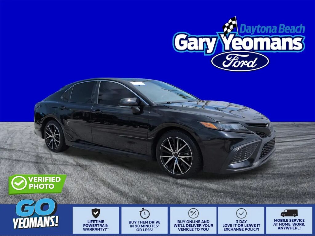 2024 Toyota Camry SE — photo 1 of 13