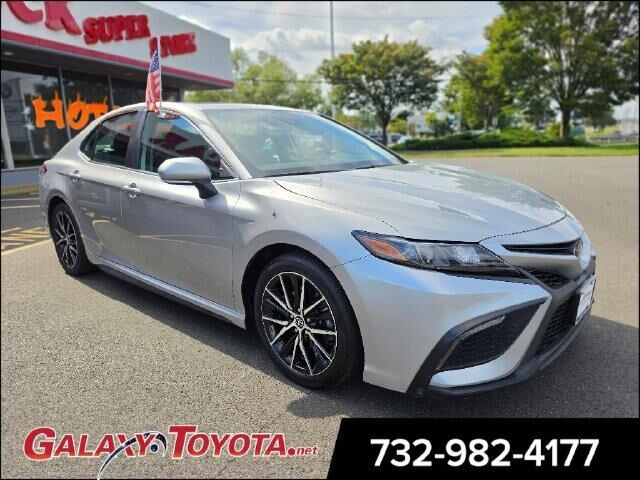 2024 Toyota Camry SE — photo 1 of 13