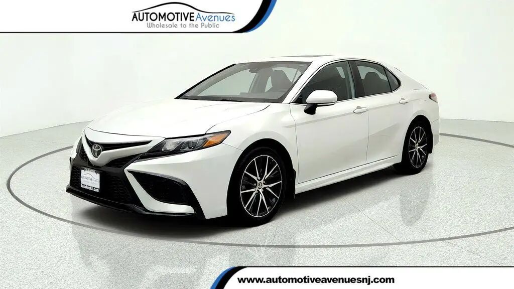2023 Toyota Camry SE — photo 1 of 7
