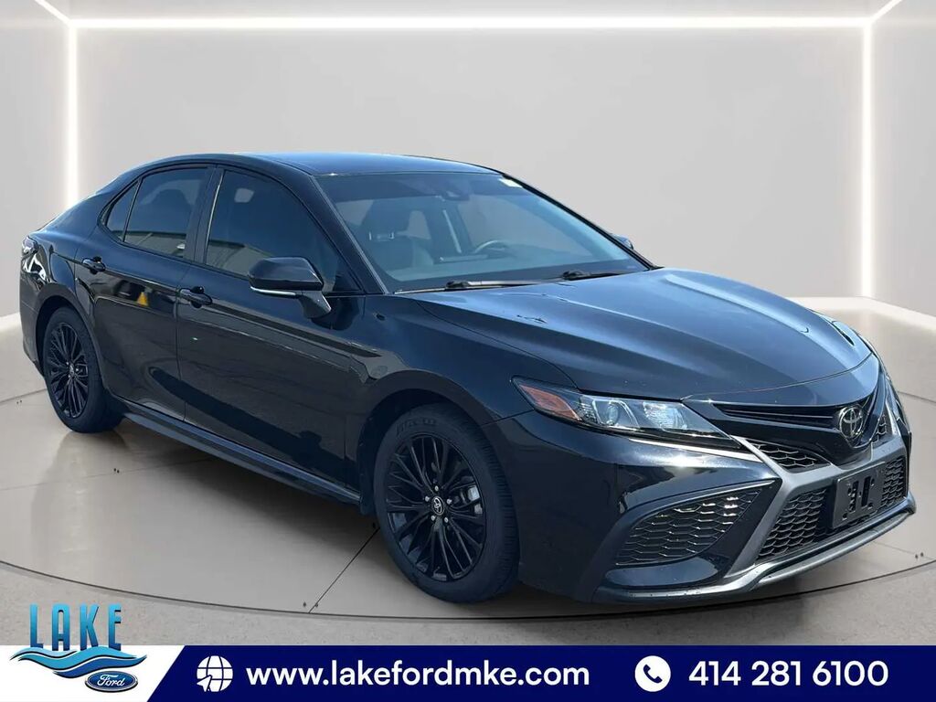2022 Toyota Camry SE — photo 1 of 2