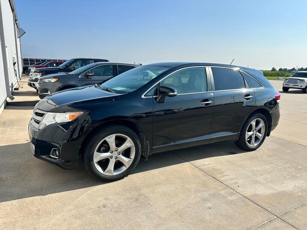 2013 Toyota Venza LE — photo 1 of 2