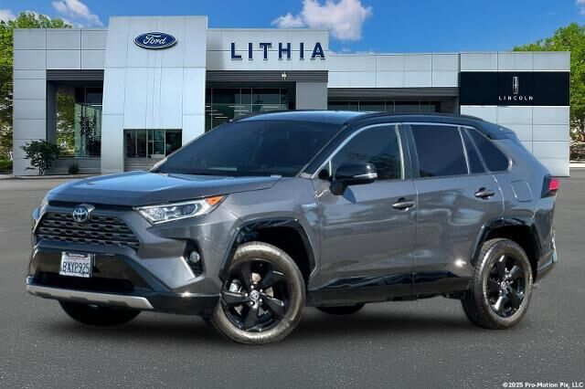 2021 Toyota RAV4 Hybrid XSE — photo 1 of 13