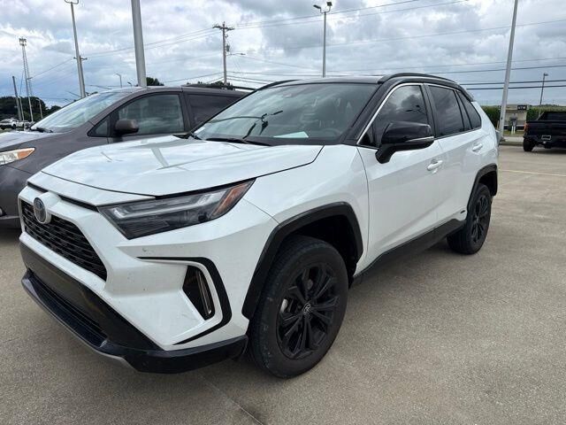 2024 Toyota RAV4 Hybrid XSE — photo 1 of 13