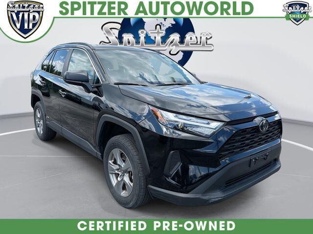 2025 Toyota RAV4 Hybrid LE — photo 1 of 13