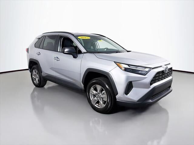 2025 Toyota RAV4 Hybrid LE — photo 1 of 13
