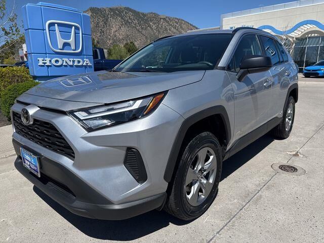 2025 Toyota RAV4 Hybrid LE — photo 1 of 13