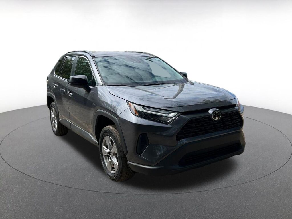 2025 Toyota RAV4 Hybrid LE — photo 1 of 13