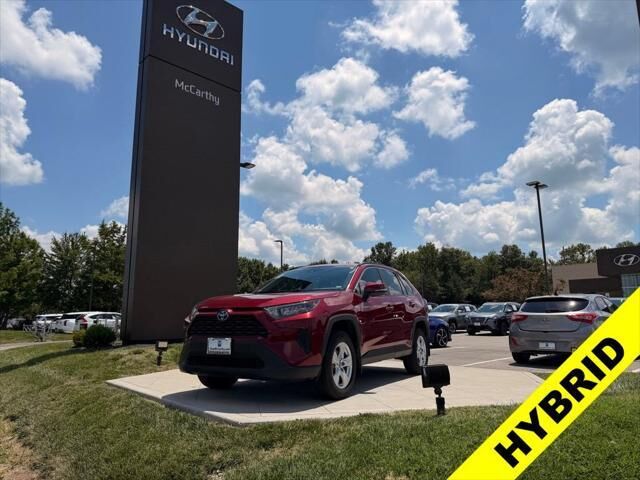 2021 Toyota RAV4 Hybrid LE — photo 1 of 32