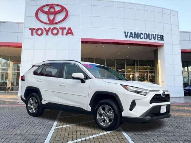 2024 Toyota RAV4 Hybrid LE — photo 1 of 13