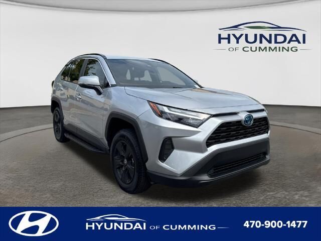 2024 Toyota RAV4 Hybrid LE — photo 1 of 13
