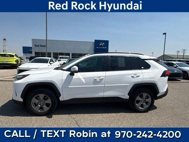 2024 Toyota RAV4 Hybrid LE — photo 1 of 2