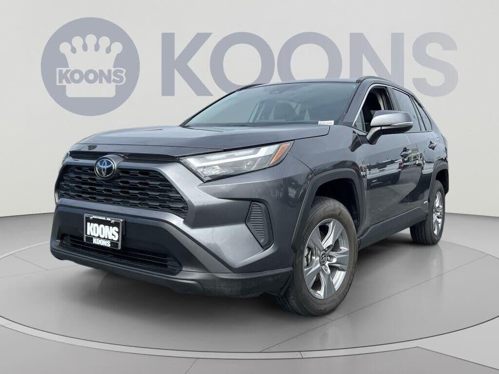 2025 Toyota RAV4 Hybrid LE — photo 1 of 1