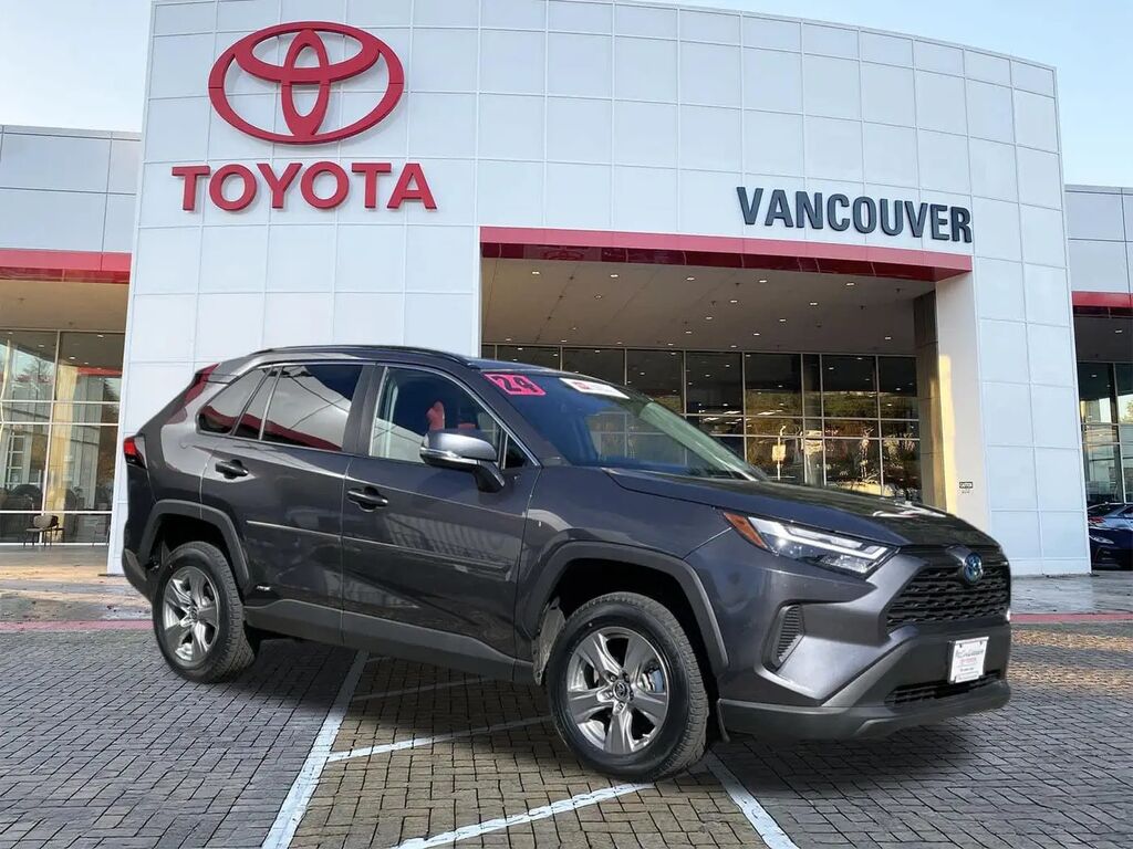 2024 Toyota RAV4 Hybrid LE — photo 1 of 13