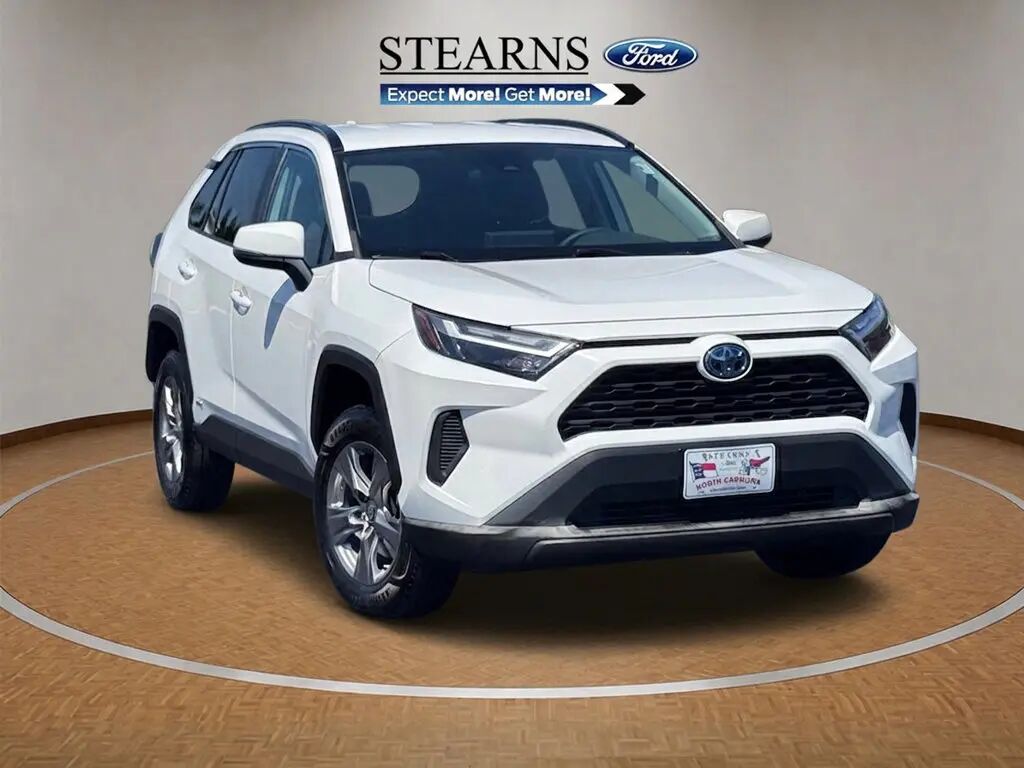 2023 Toyota RAV4 Hybrid LE — photo 1 of 13