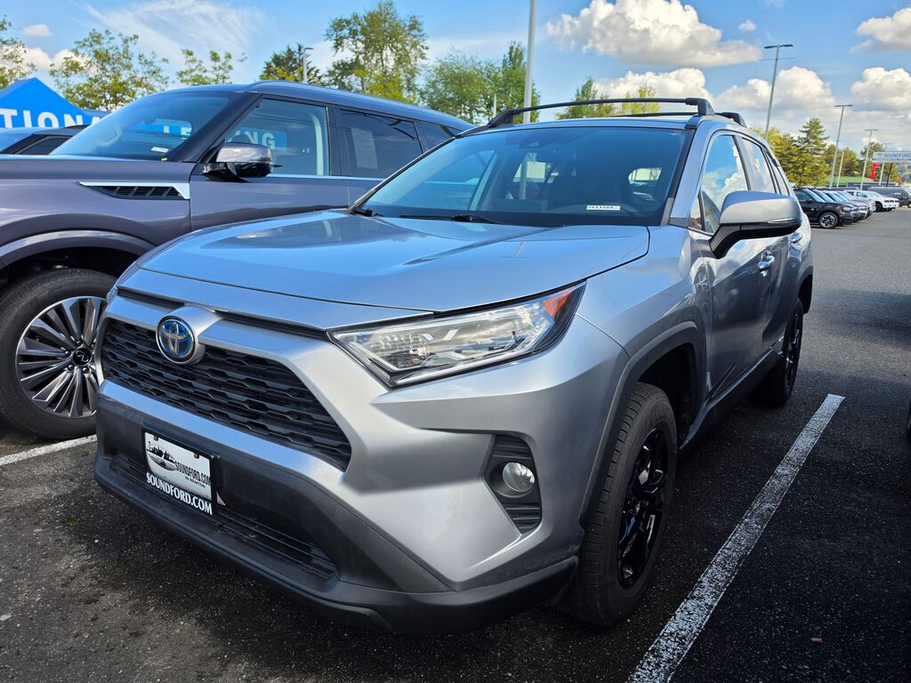 2021 Toyota RAV4 XLE — photo 1 of 13