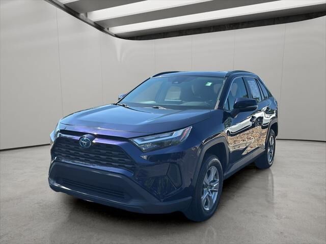 2022 Toyota RAV4 Hybrid XLE — photo 1 of 26