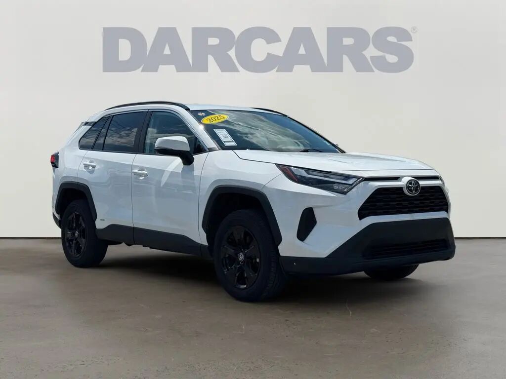 2025 Toyota RAV4 Hybrid XLE — photo 1 of 13