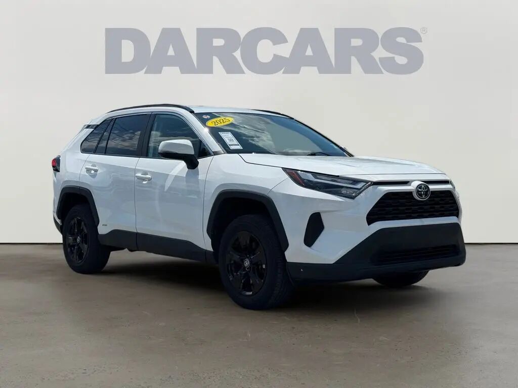 2025 Toyota RAV4 Hybrid XLE — photo 1 of 30
