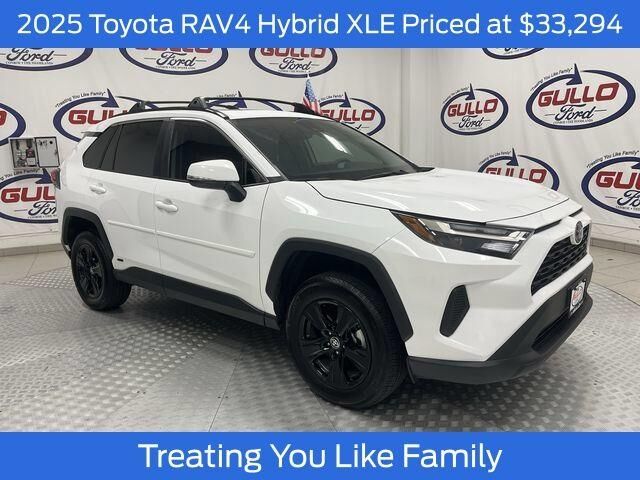 2025 Toyota RAV4 Hybrid XLE