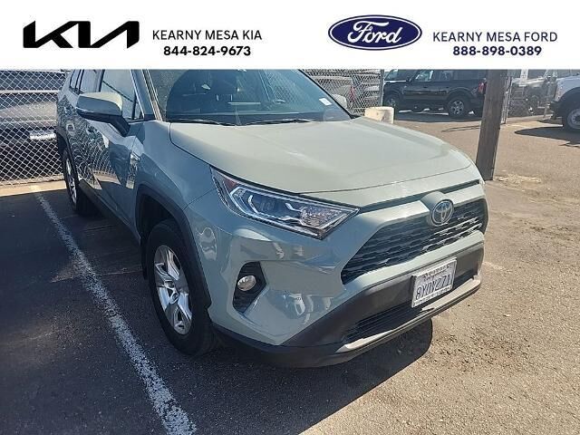 2021 Toyota RAV4 Hybrid XLE