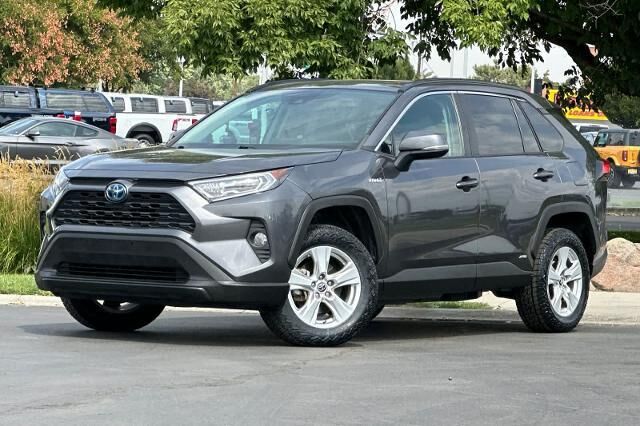 2021 Toyota RAV4 Hybrid XLE — photo 1 of 26