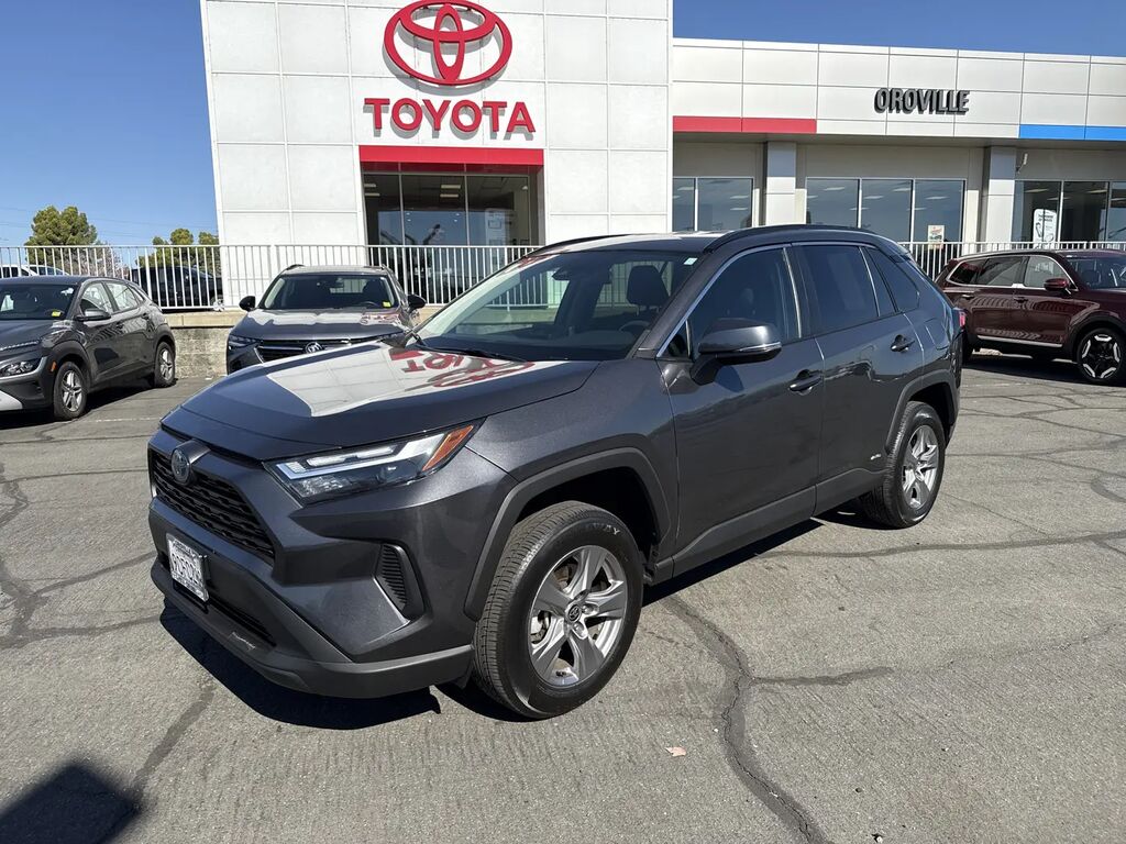 2022 Toyota RAV4 Hybrid XLE — photo 1 of 13