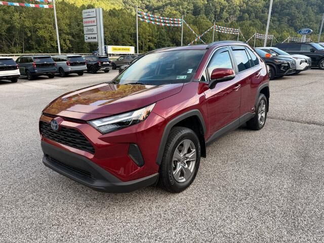2023 Toyota RAV4 Hybrid XLE — photo 1 of 26