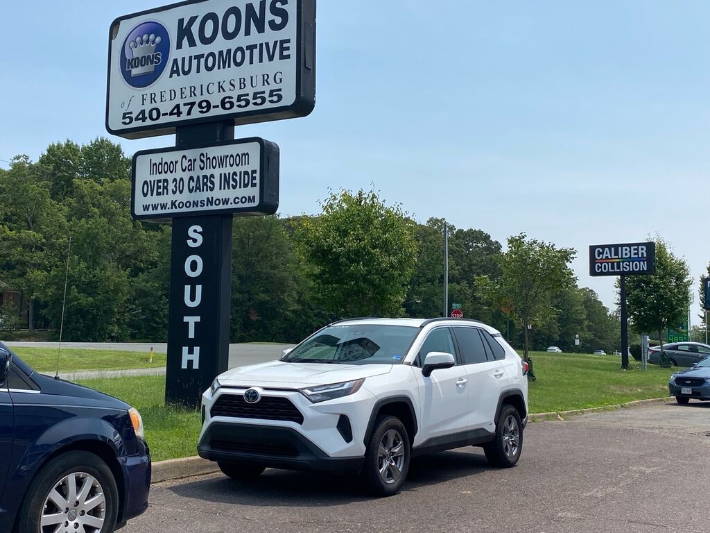 2024 Toyota RAV4 XLE — photo 1 of 13