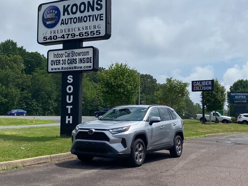 2024 Toyota RAV4 XLE — photo 1 of 13