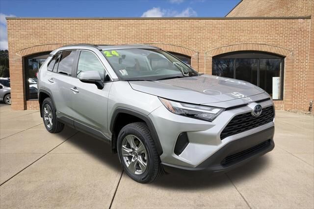 2024 Toyota RAV4 Hybrid XLE — photo 1 of 13