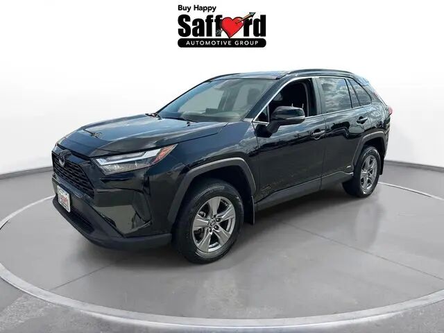 2024 Toyota RAV4 Hybrid XLE — photo 1 of 13
