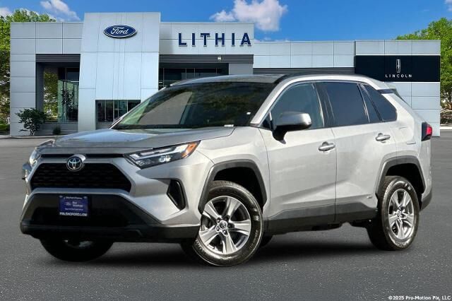 2022 Toyota RAV4 Hybrid XLE