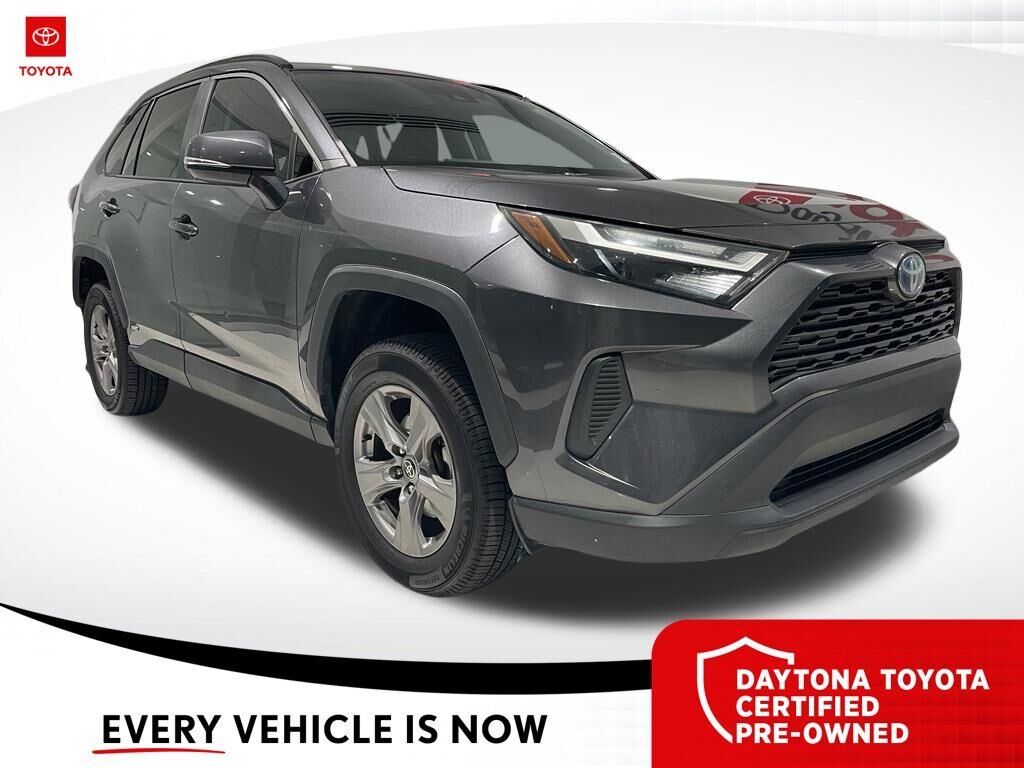 2022 Toyota RAV4 Hybrid XLE — photo 1 of 39