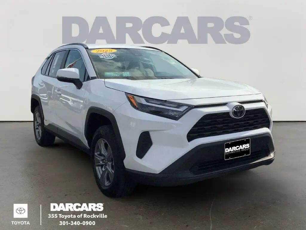 2025 Toyota RAV4 Hybrid XLE — photo 1 of 13