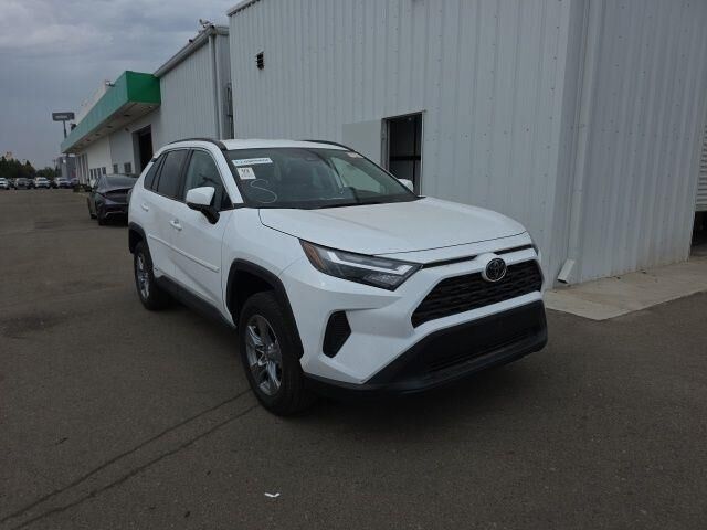 2025 Toyota RAV4 Hybrid XLE — photo 1 of 31