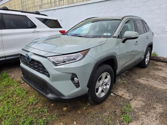 2021 Toyota RAV4 Hybrid XLE