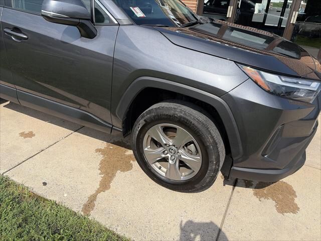 2025 Toyota RAV4 Hybrid XLE — photo 1 of 13