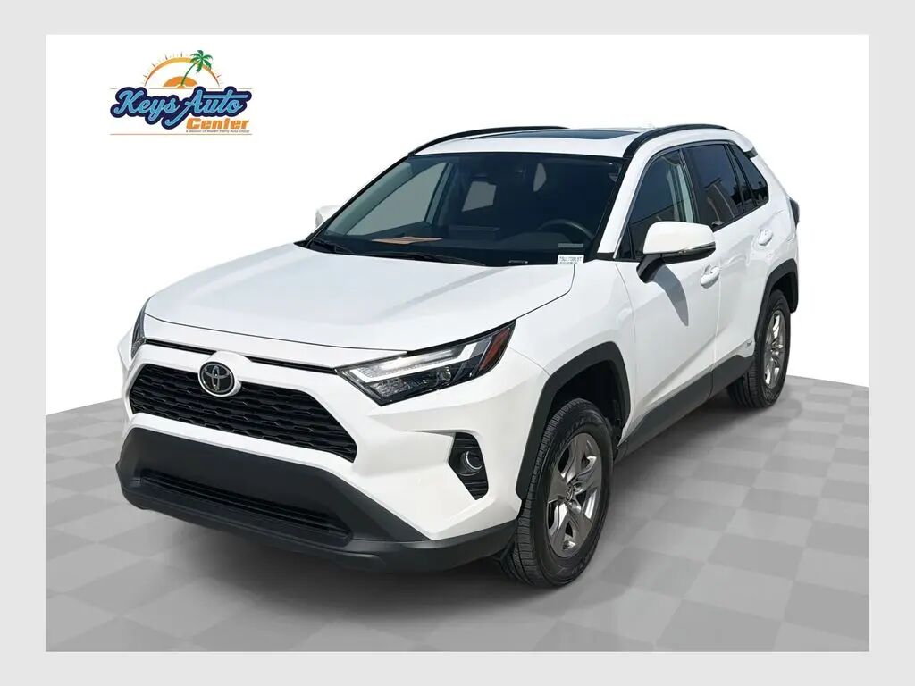 2025 Toyota RAV4 Hybrid XLE — photo 1 of 16