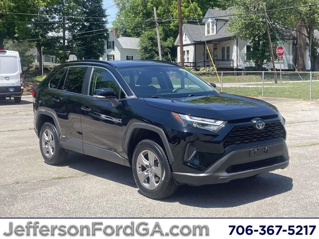 2024 Toyota RAV4 Hybrid XLE — photo 1 of 1