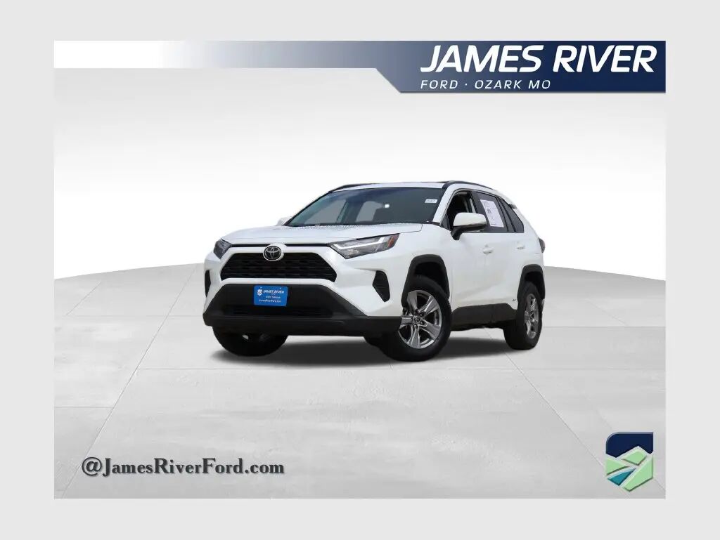 2025 Toyota RAV4 Hybrid XLE — photo 1 of 13