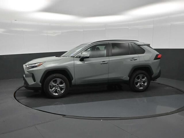 2022 Toyota RAV4 Hybrid XLE — photo 1 of 14
