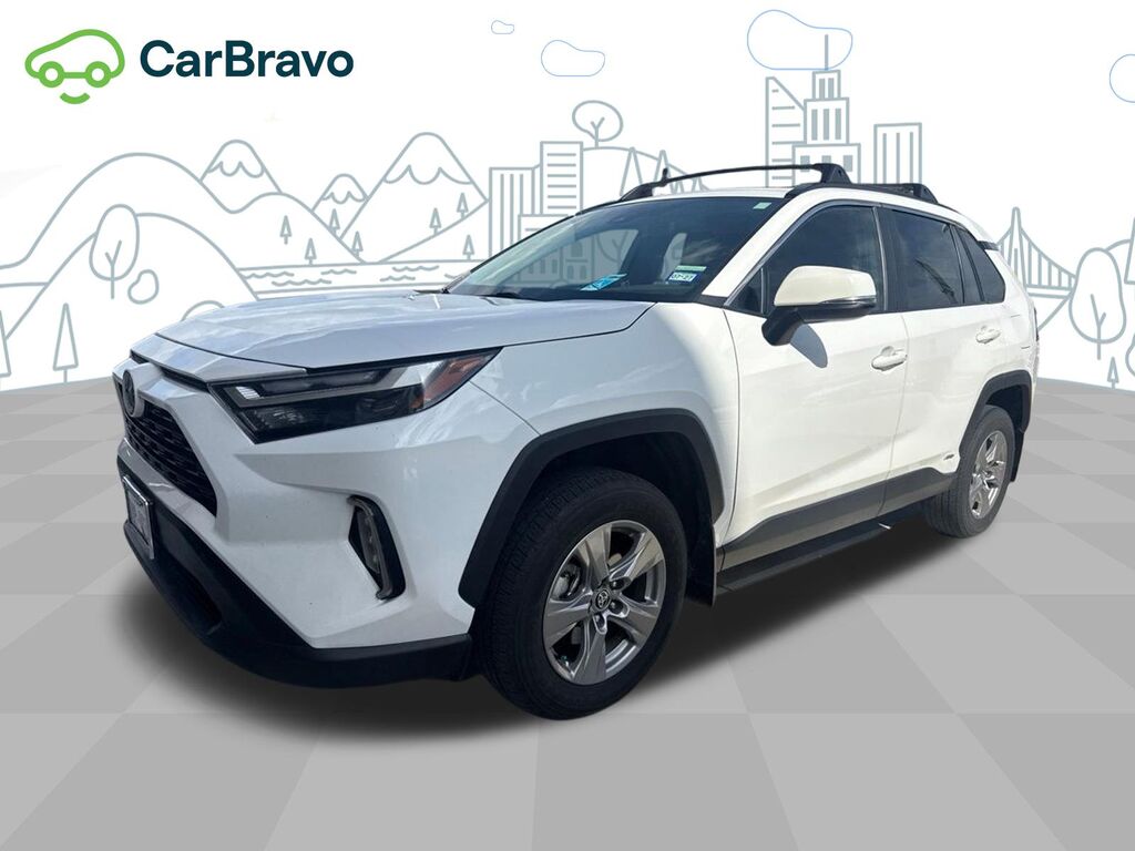 2023 Toyota RAV4 XLE — photo 1 of 3