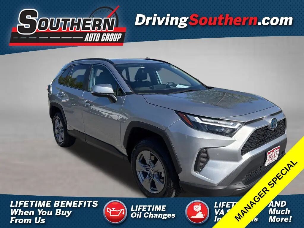 2024 Toyota RAV4 Hybrid XLE — photo 1 of 13