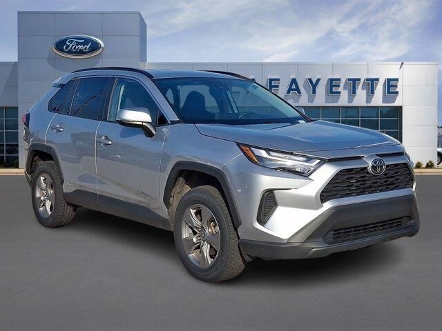 2025 Toyota RAV4 Hybrid XLE — photo 1 of 13