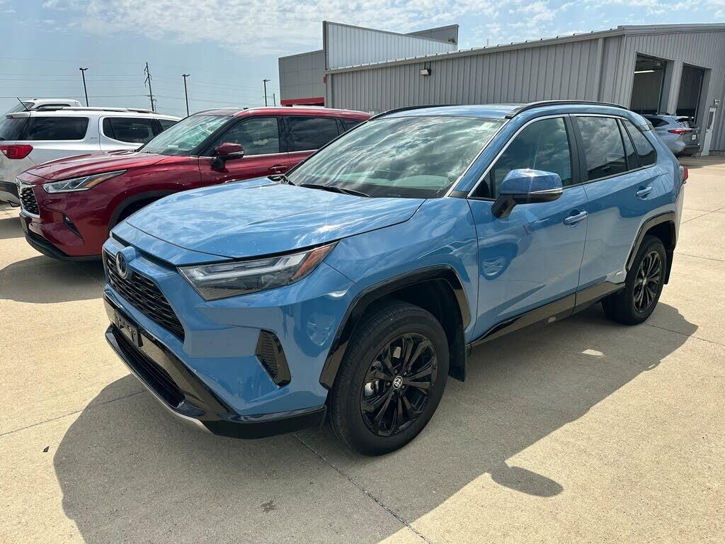2024 Toyota RAV4 Hybrid SE — photo 1 of 11