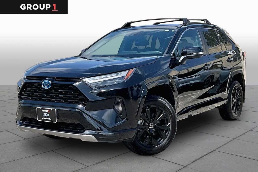 2024 Toyota RAV4 Hybrid SE — photo 1 of 1
