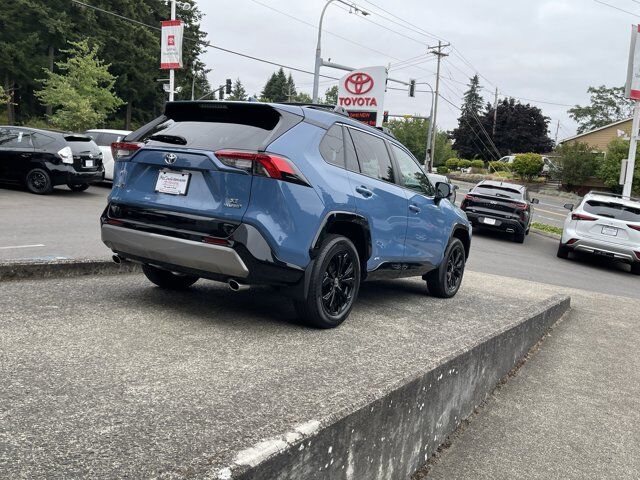 2024 Toyota RAV4 Hybrid SE — photo 1 of 6