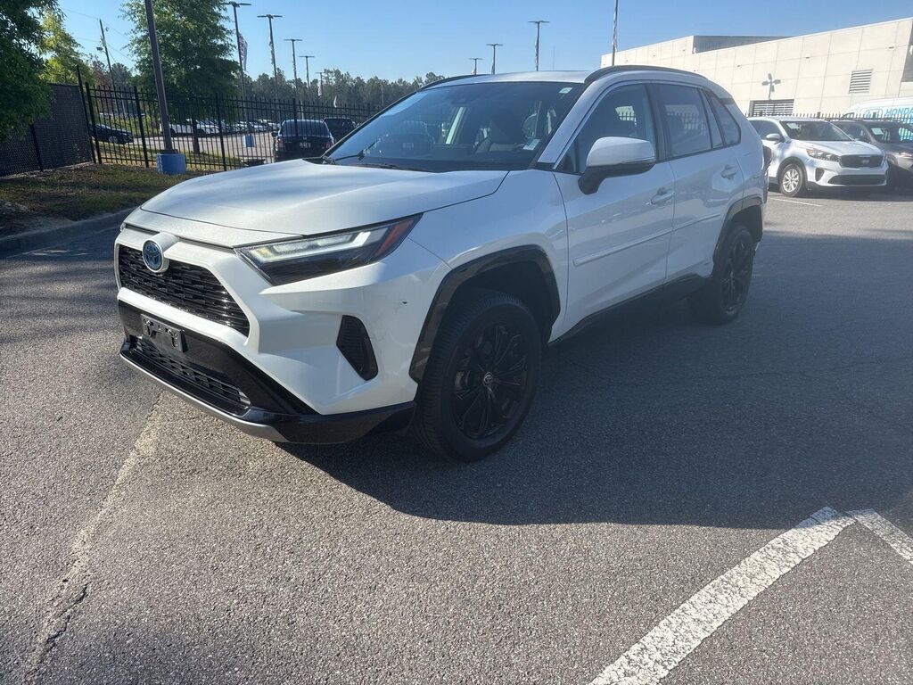 2022 Toyota RAV4 Hybrid SE — photo 1 of 14