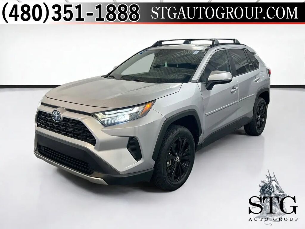 2022 Toyota RAV4 Hybrid SE — photo 1 of 13