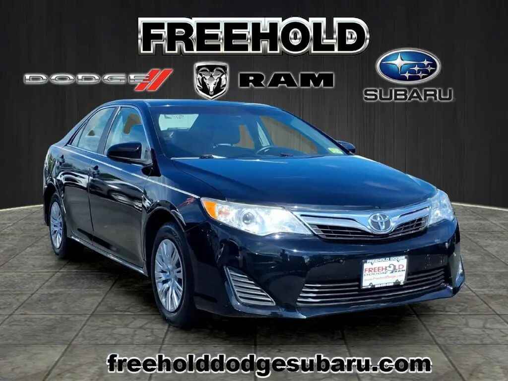 2013 Toyota Camry LE — photo 1 of 13